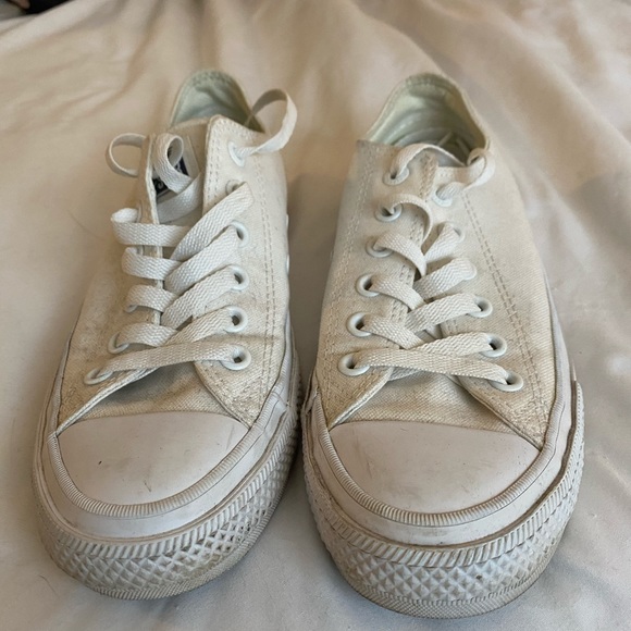White Chuck Taylors size 8 - Picture 1 of 4
